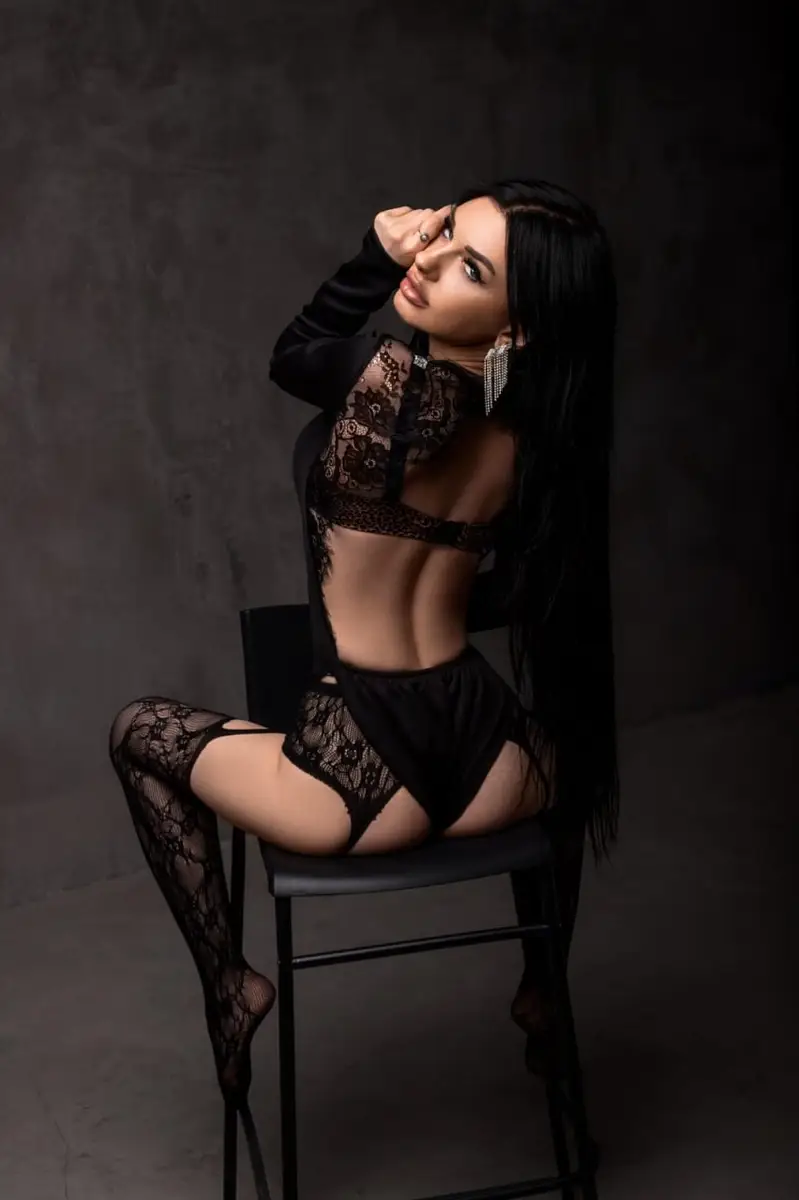Rina escort in Paris
