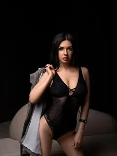 Rina escort in Paris
