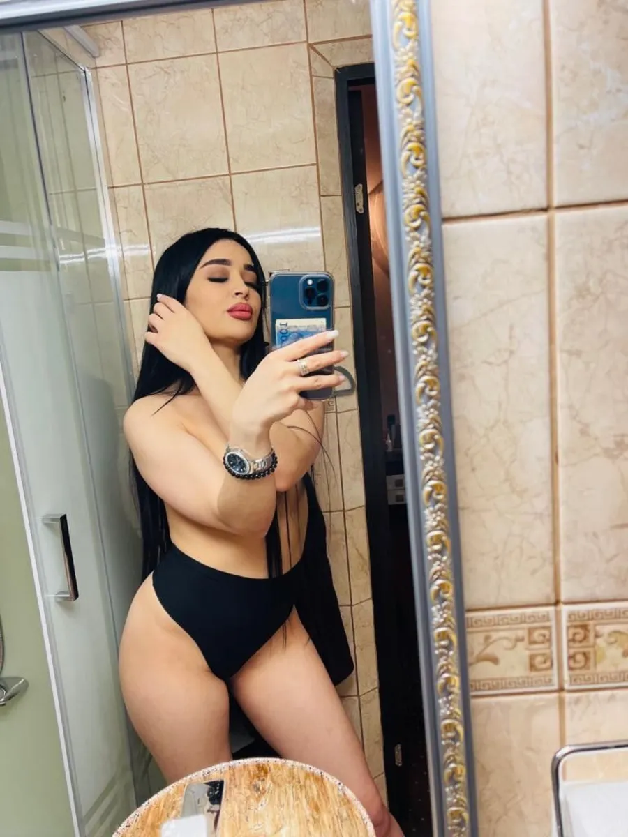 Samira escort in Paris
