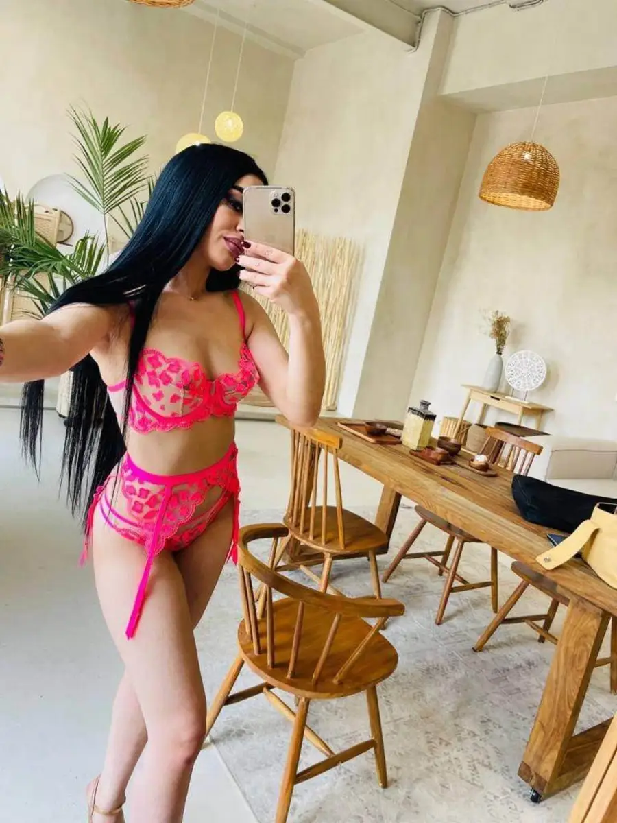 Samira escort in Paris