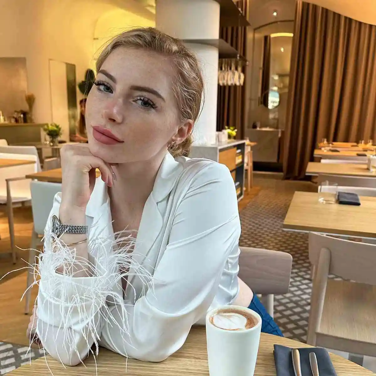 Sonya escort in Paris