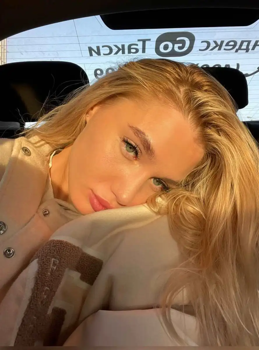 Stella escort in Paris