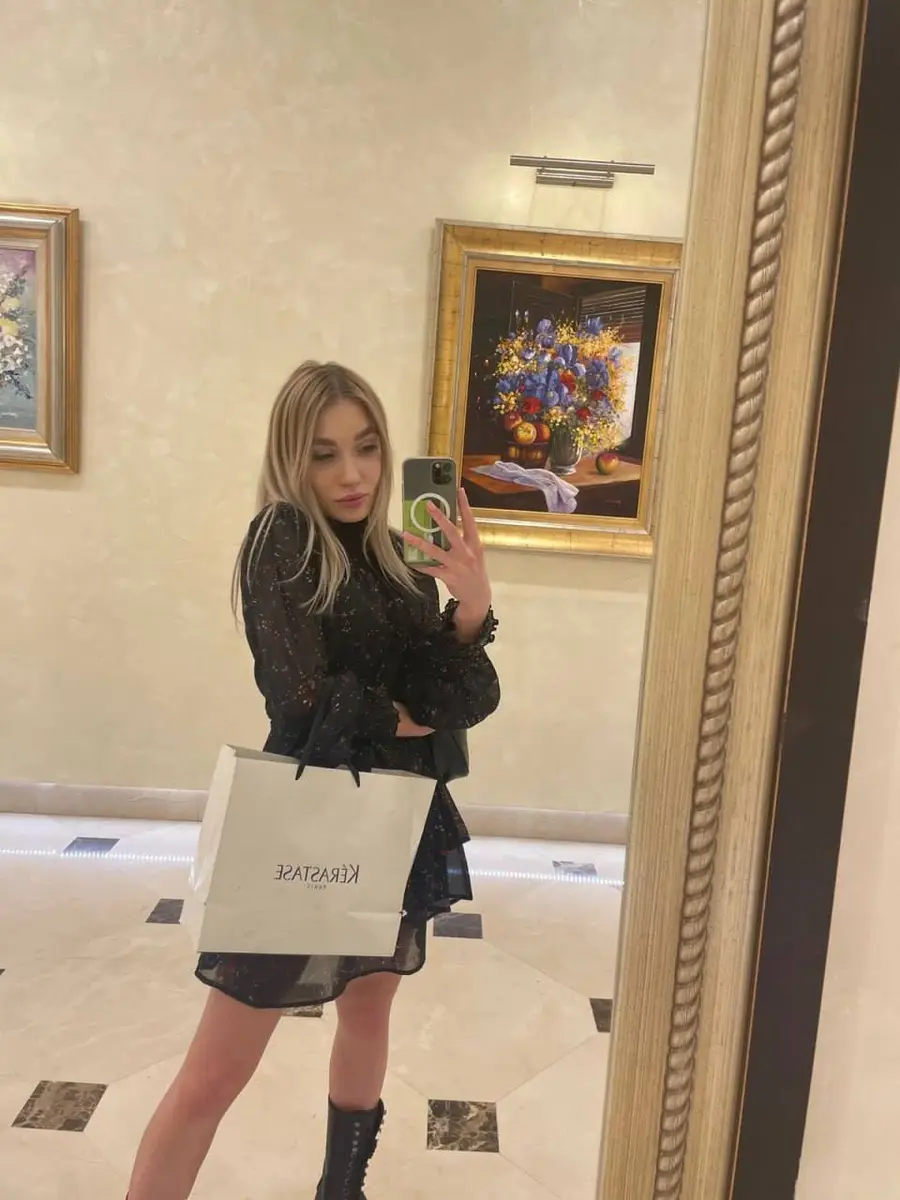 Stella escort in Paris