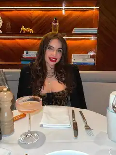Tina escort in Paris