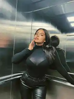 Tina escort in Paris