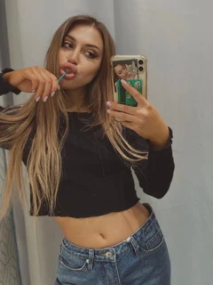 Ulyana escort in Paris