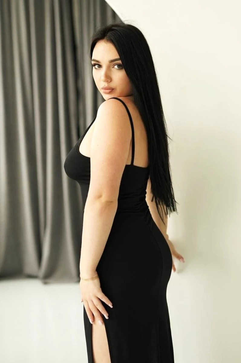 Valeria escort in Paris