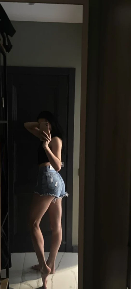 Viola escort in Paris