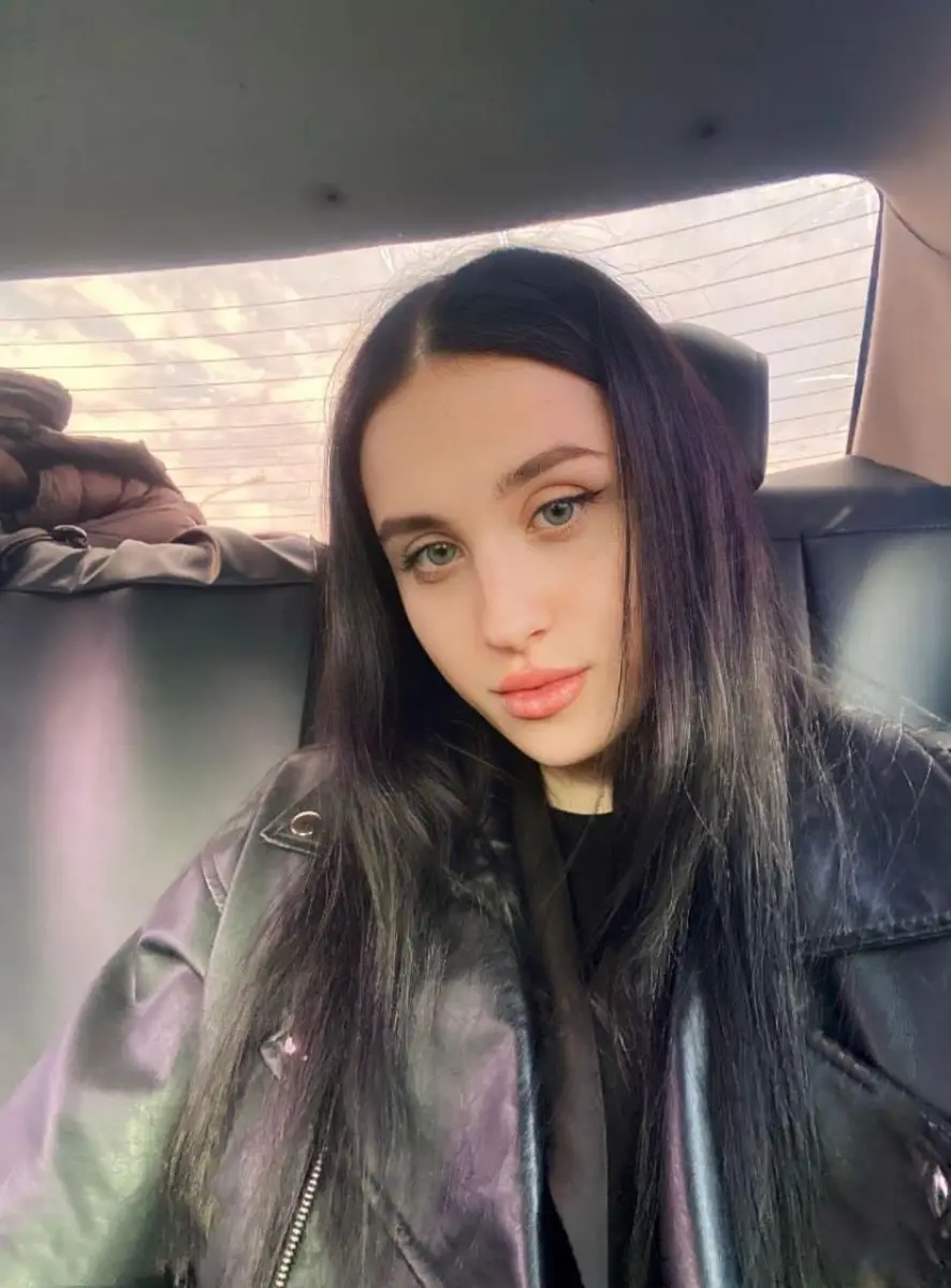 Viola escort in Paris