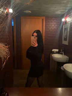 Viola escort in Paris