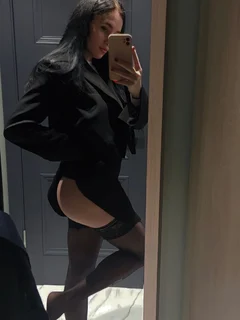 Viola escort in Paris