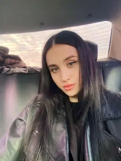 Viola escort in Paris