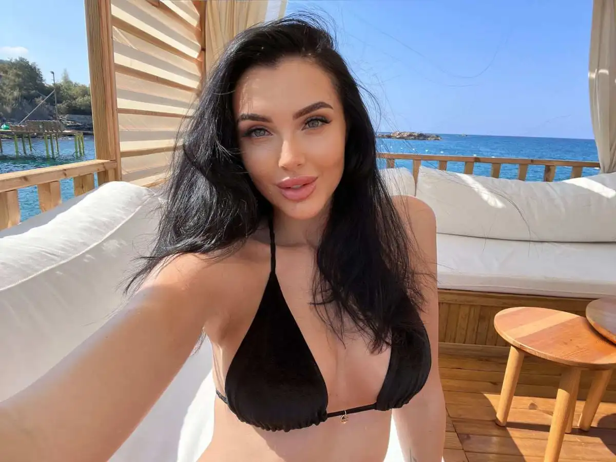 Vitalina escort in Paris