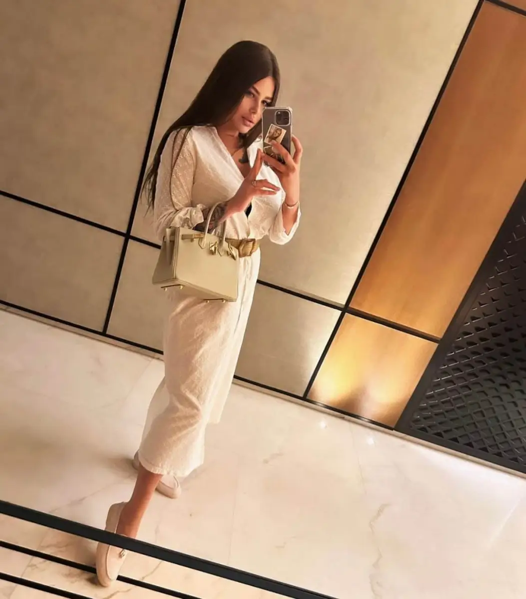 Vlada escort in Paris