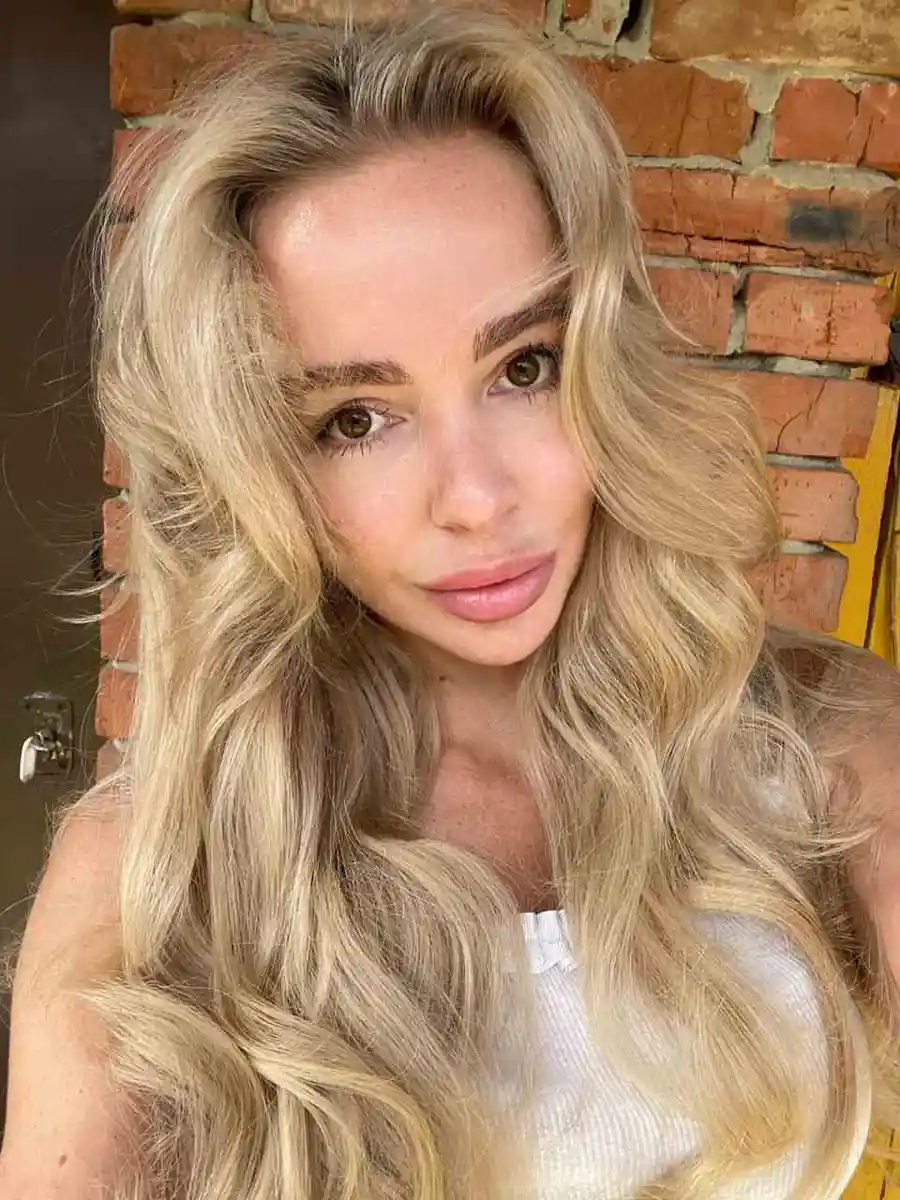 Yuliana escort in Paris