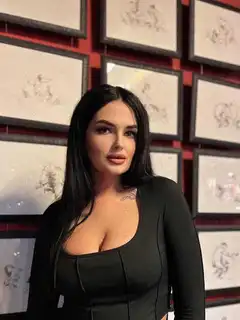 Zarina escort in Paris