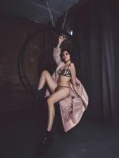Zarina escort in Paris