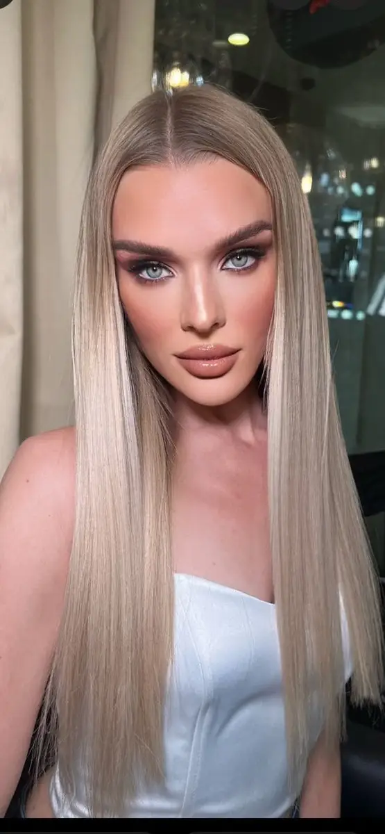 Zhenya escort in Paris